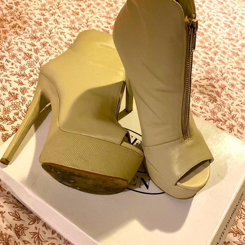 Steve Madden platform only wore it maybe three times size 7 1/2